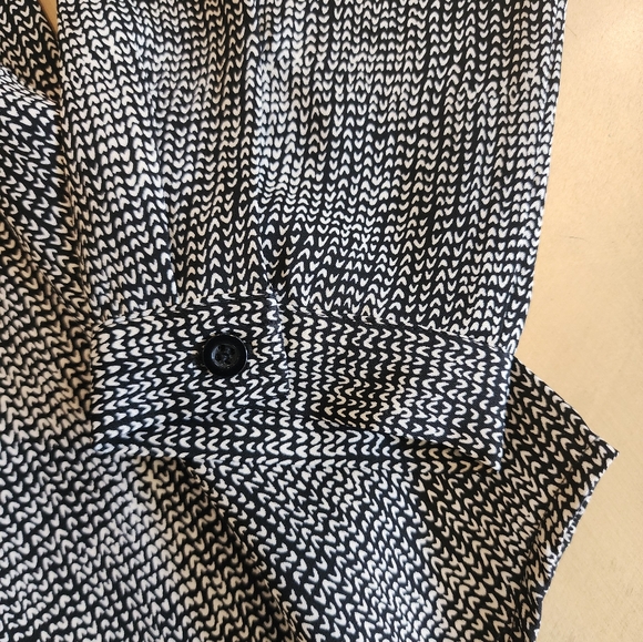 Worn Once-Luxurious Black & Cream Blouse!!💋❣️ - Picture 8 of 10